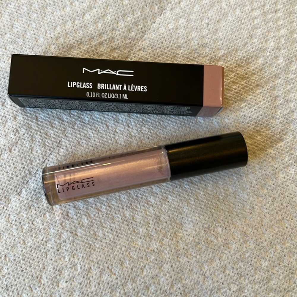 MAC Lipglass Oyster Girl New
